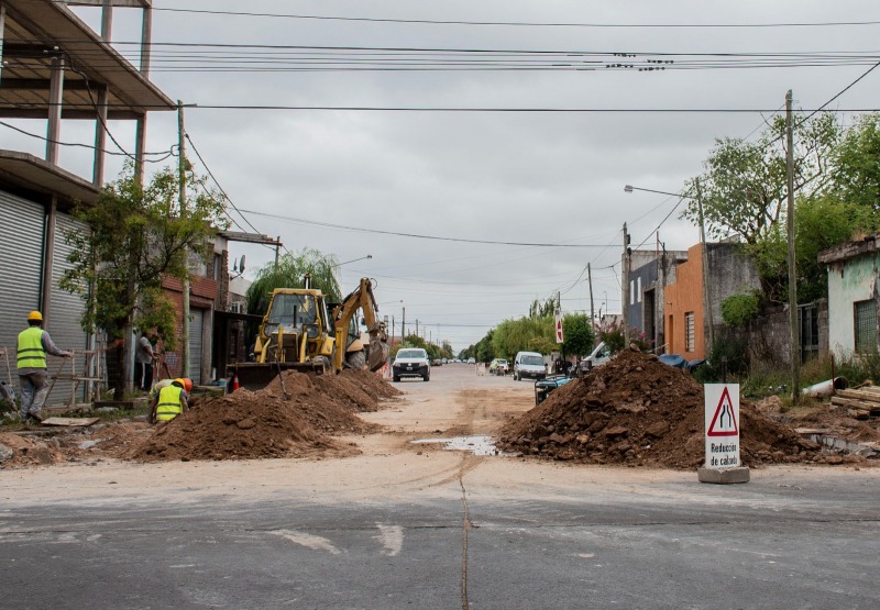 Municipio avanza con la obra de red de cloacas en barrio 10 de Junio