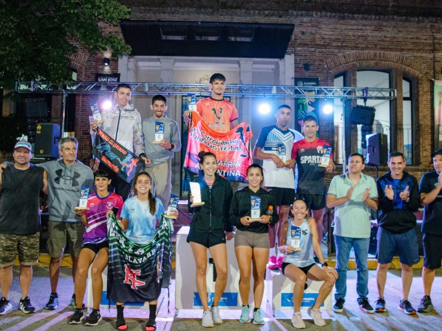 Alfredo Ardiles y Luc�a Pe�alva ganaron en la Correcaminata