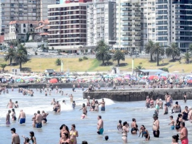 Impulsada por el calor, repunta la temporada en Mar del Plata