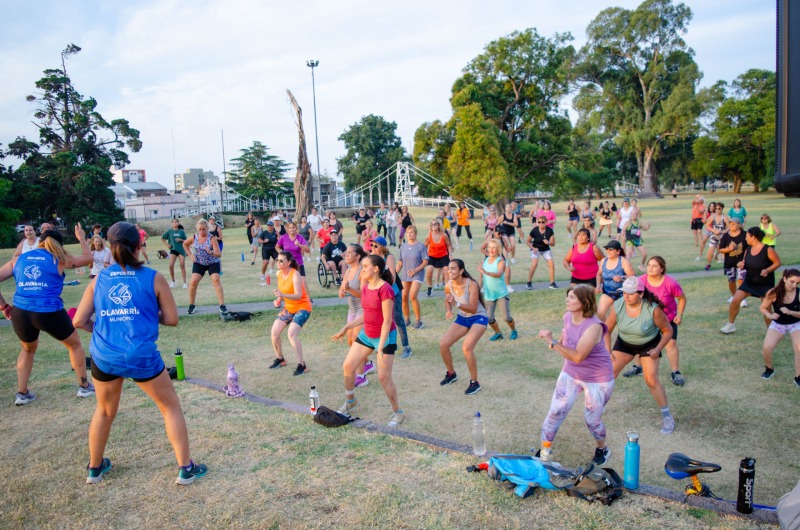 �Olavarr�a en Verano�: gran asistencia a gimnasia en parques