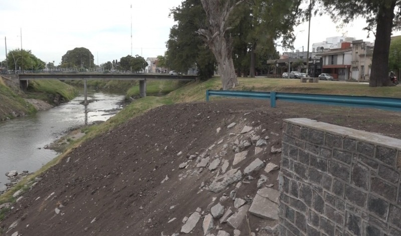 Sigue cambiando su imagen la ribera del arroyo Tapalqu�