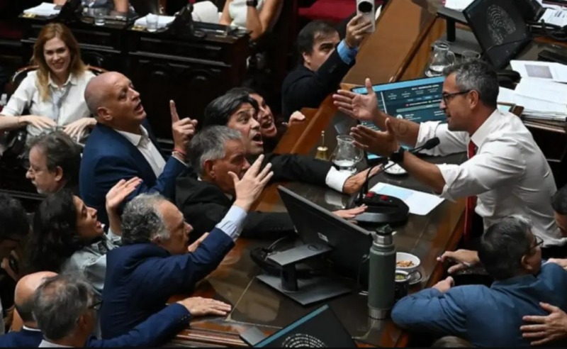 El oficialismo aprob� en Diputados la Ley de Reforma Laboral