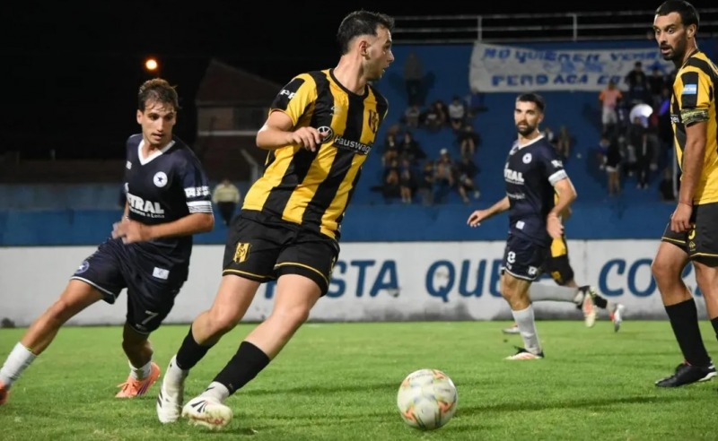 Apretado triunfo de Racing sobre San Mart�n en el postergado