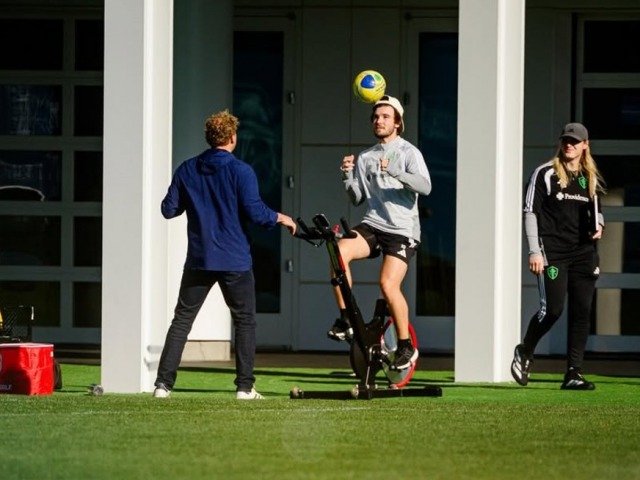 Pedro De la Vega volvi� a pisar el verde c�sped