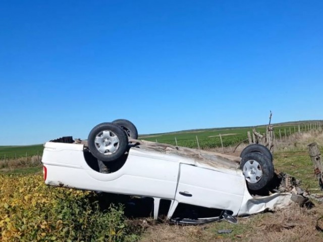 Herido en un vuelco cerca de Chillar, en el Enlace Kirchner