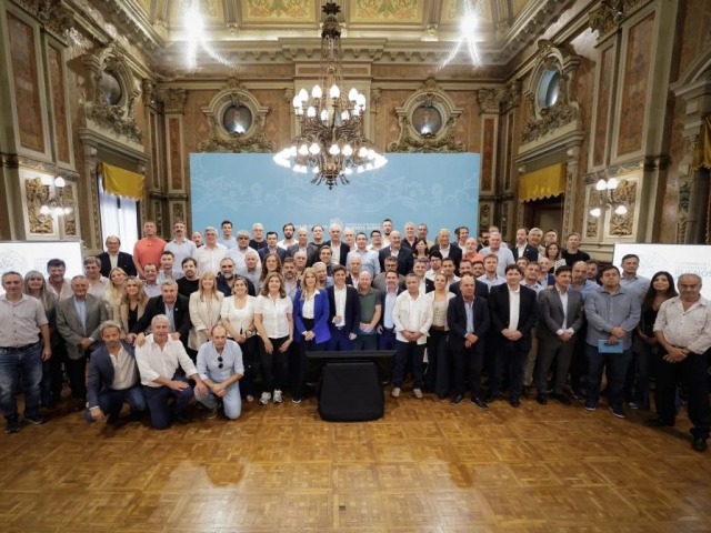 Kicillof anunci� medidas para fortalecer a los municipios