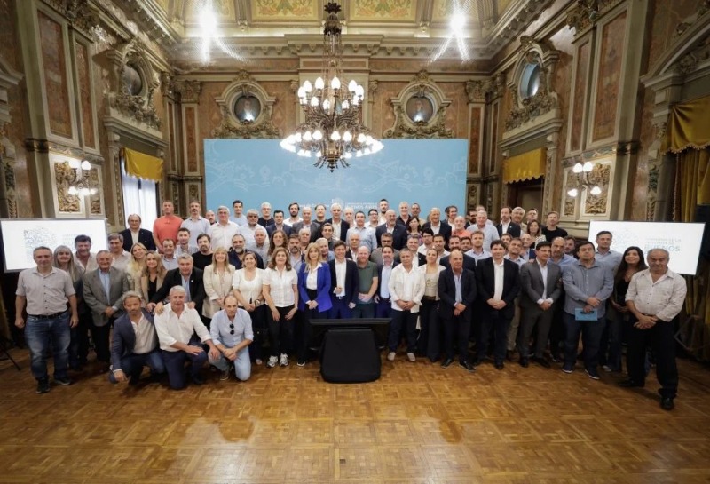 Kicillof anunci� medidas para fortalecer a los municipios