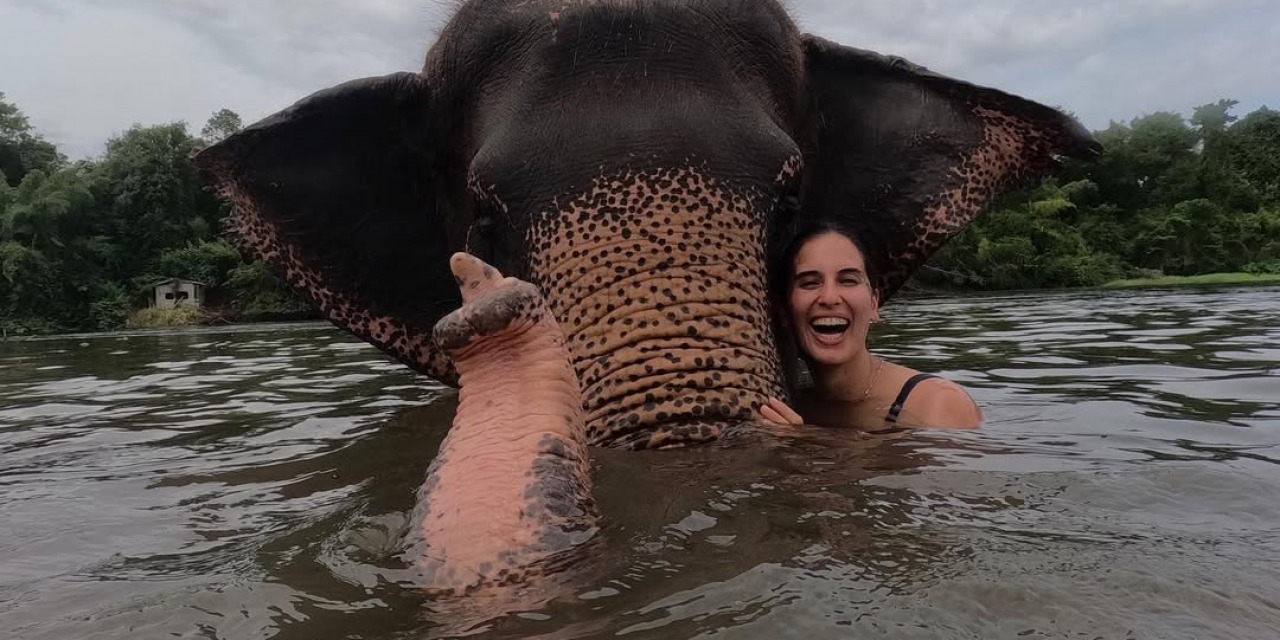 La �pica rom�ntica de Emily Burgos en Australia