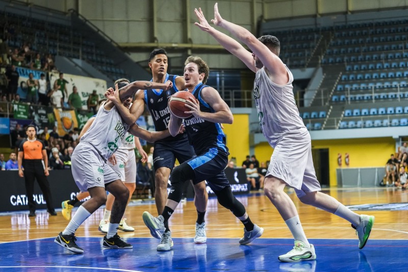 Diez se qued� con el duelo olavarriense y es finalista