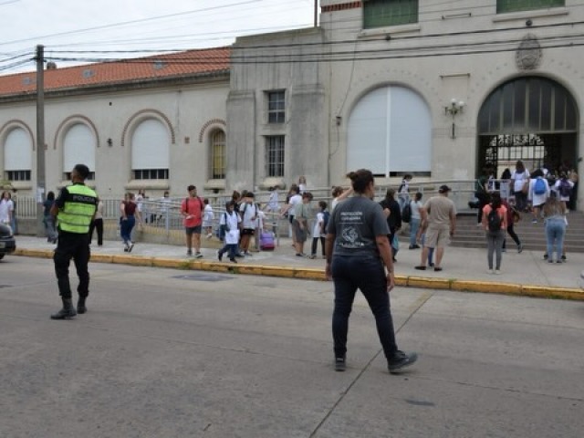 Habr� operativos policiales en las escuelas por amenazas masivas