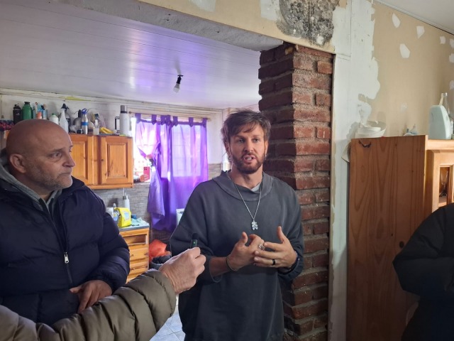 Axel visit� un merendero y dej� un emotivo gesto solidario