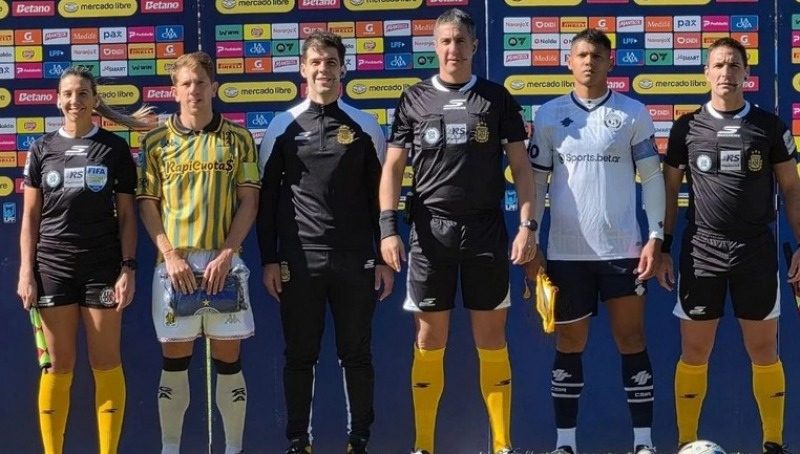 Valent�n Pompei debut� en la Liga Profesional como cuarto �rbitro