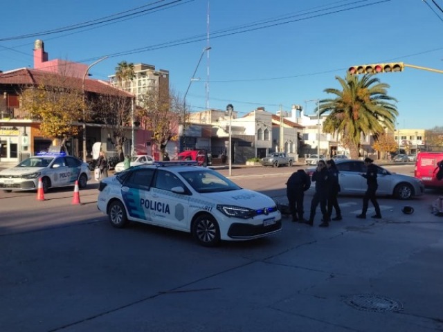 Una mujer herida en una colisi�n entre una moto y una bicicleta