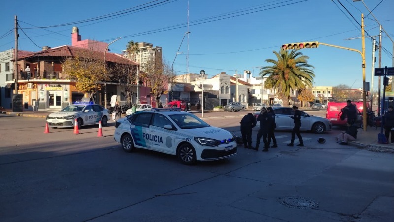 Una mujer herida en una colisi�n entre una moto y una bicicleta