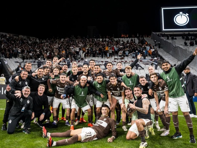 Platense agrand� su leyenda con Mateo Mend�a en cancha