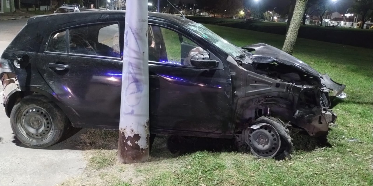 Con paradero activo y en un auto robado, protagoniz� una persecuci�n y choc�