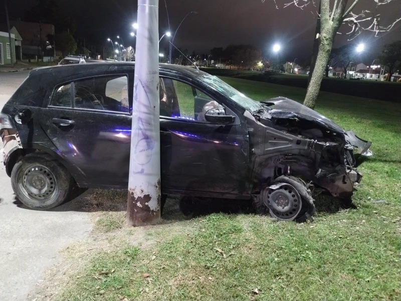 Con paradero activo y en un auto robado, protagoniz� una persecuci�n y choc�