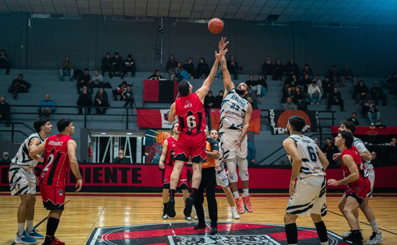 Racing gan� en Tandil y se adelant� en la serie