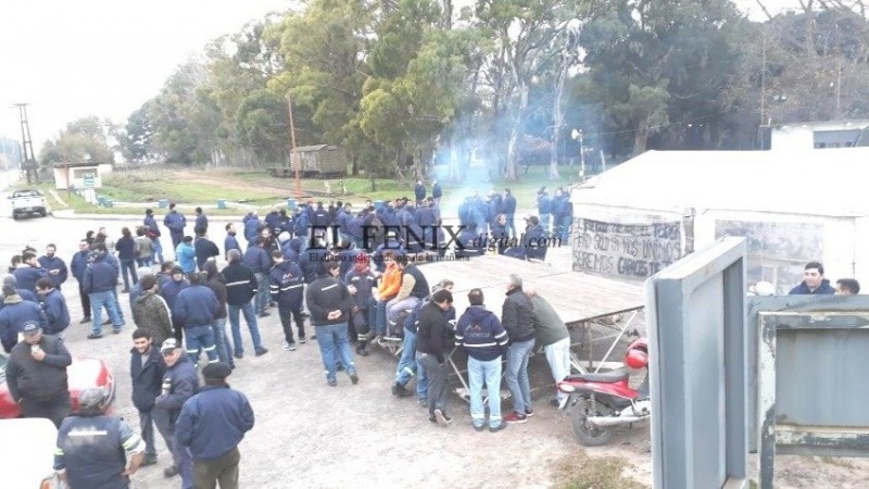 Conflicto Barker: despidos y presencia policial en la fbrica