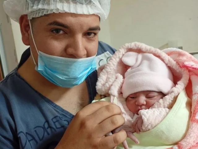 Naci� el d�a del cumplea�os del �10� y le pusieron Messia