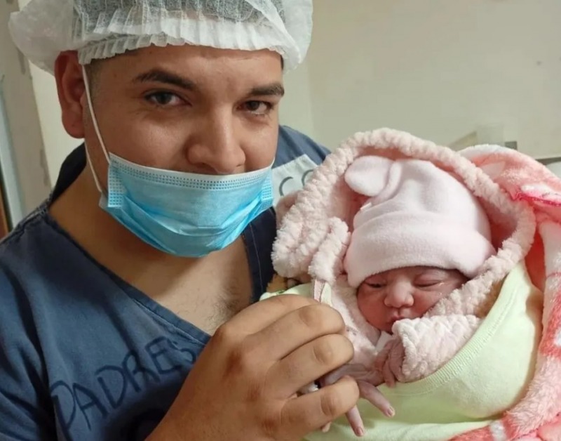Naci� el d�a del cumplea�os del �10� y le pusieron Messia