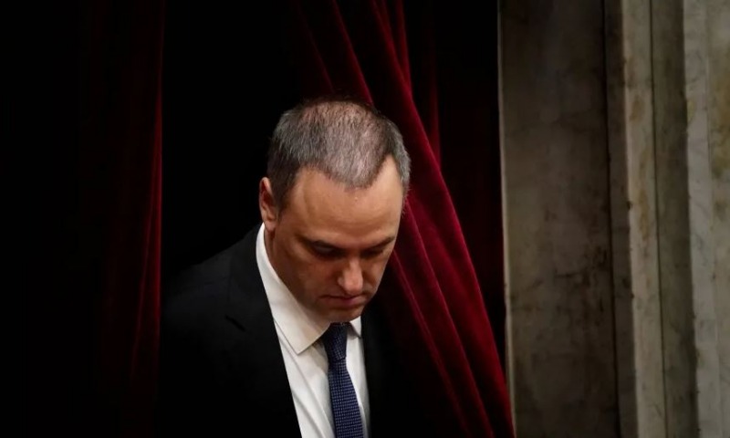 Renunci� Adorni, Santilli Jefe de Gabinete y Milei promete venganza