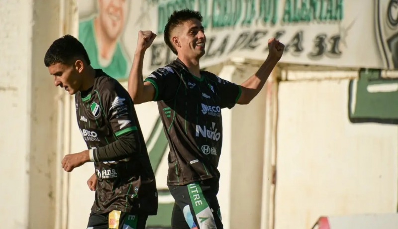Con un gol de Battigelli, Villa Mitre se meti� en el Nonagonal