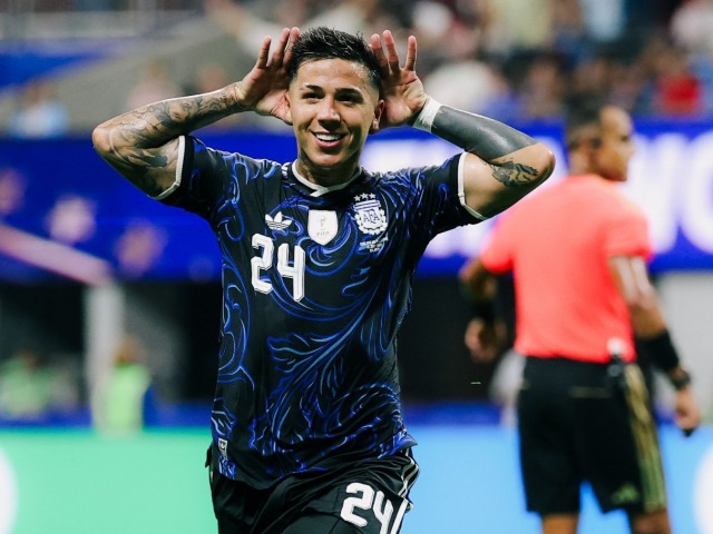 Argentina dio vuelta un partidazo ante Inglaterra y jugar� la final del Mundial