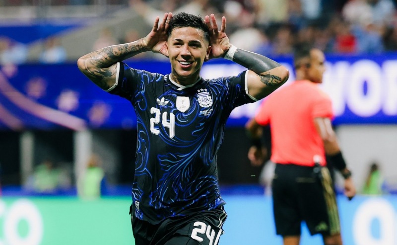 Argentina dio vuelta un partidazo ante Inglaterra y jugar� la final del Mundial