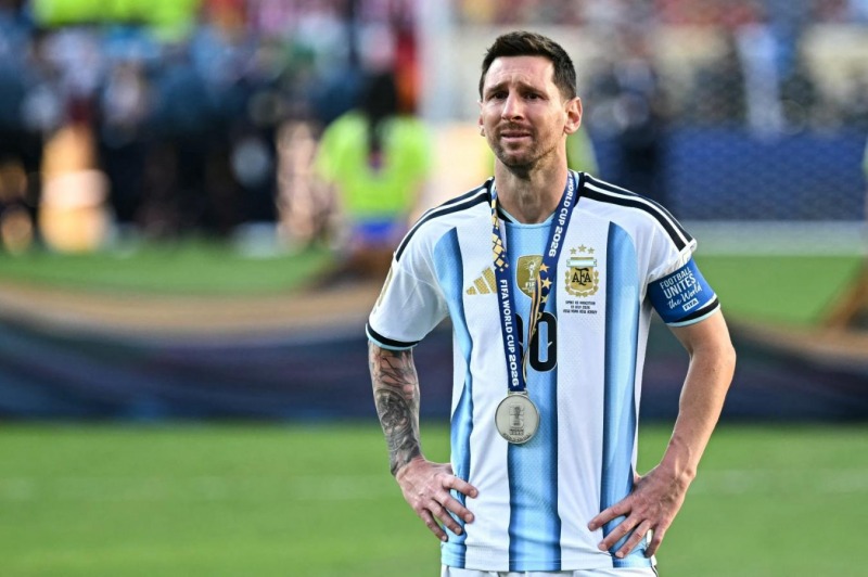 Messi no viaja con sus compa�eros de regreso a la Argentina