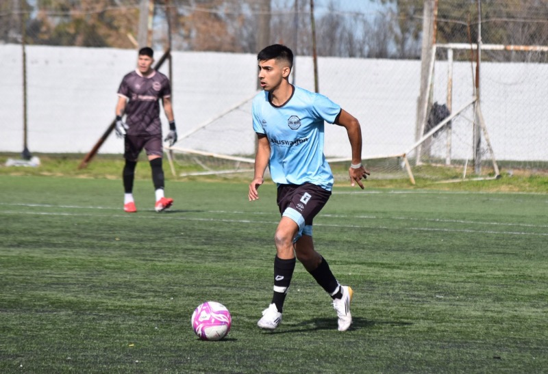 Racing sum� a Mateo G�mez Navarro como segundo refuerzo