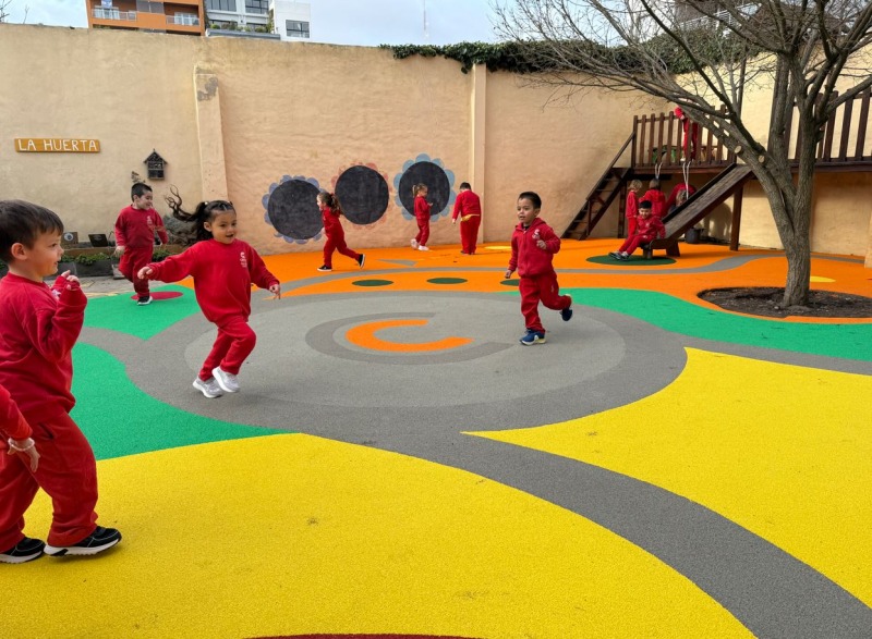 Instalaron piso antigolpes en el patio del jard�n Ni�o Feliz