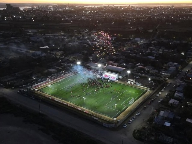 Un rival de Ferro en el Regional reinaugur� su estadio a nuevo