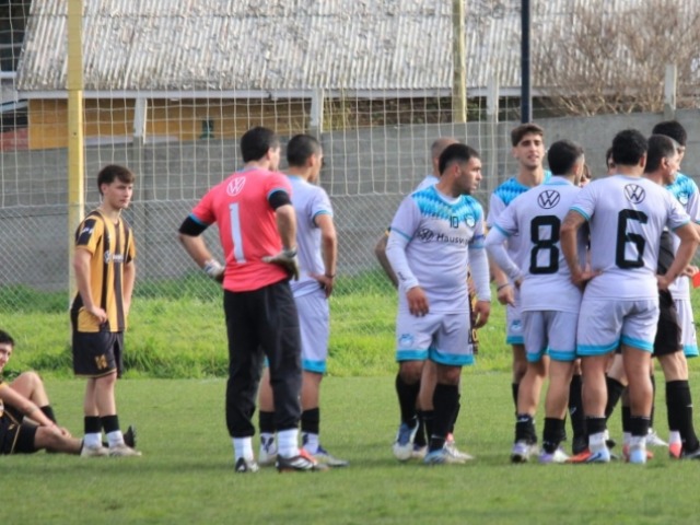 San Mart�n se sinti� perjudicado y se retir� de la cancha