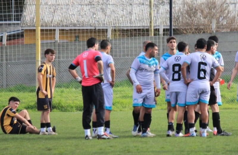 San Mart�n se sinti� perjudicado y se retir� de la cancha