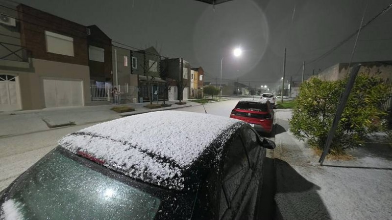 Fuerte tormenta de granizo y nieve cubri� de blanco a Bah�a Blanca