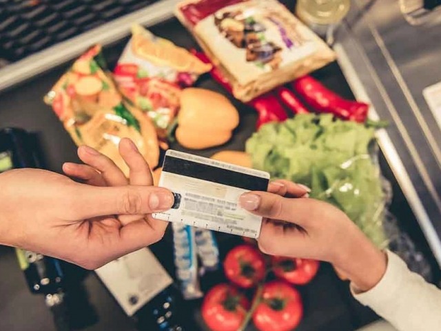 Tres de cuatro se endeudaron por comida, salud, tarifas y servicios