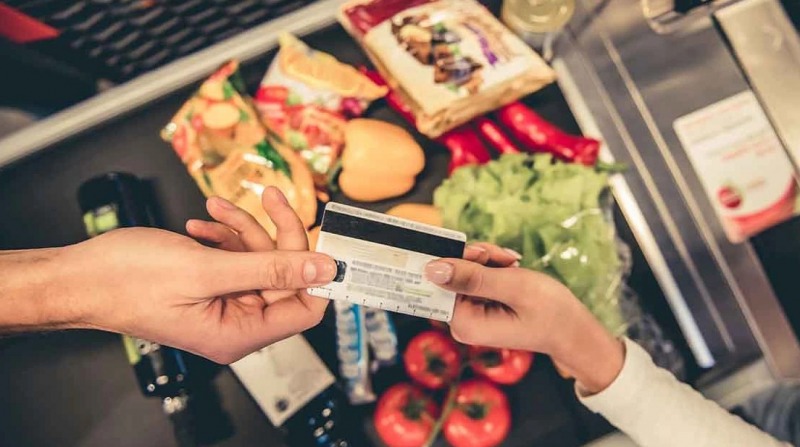 Tres de cuatro se endeudaron por comida, salud, tarifas y servicios