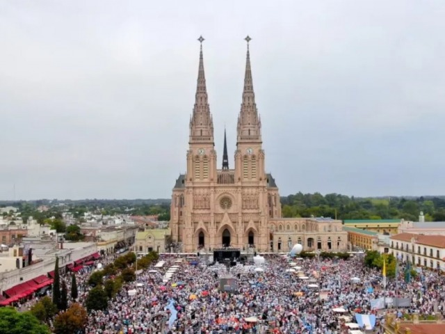 Visita del Papa: piden hasta $15 millones por una noche en Luj�n