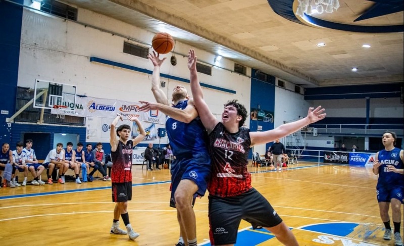 Racing arranc� los play-off con una victoria